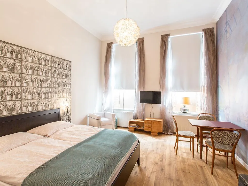 Designappartement Vienna Paintings Appartamento