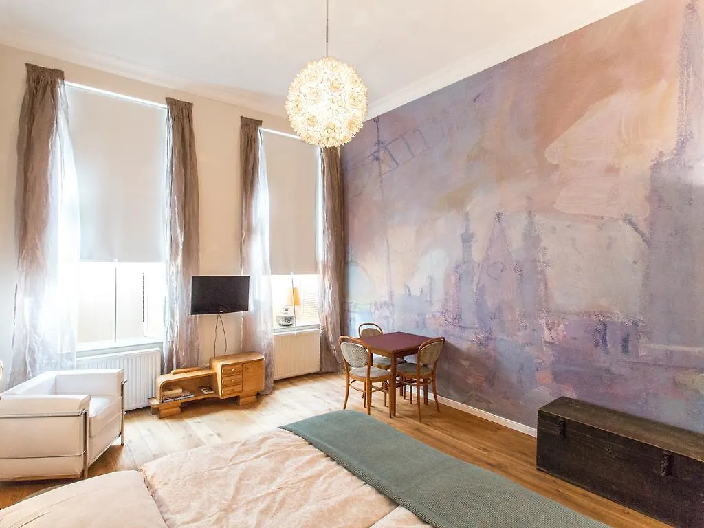 아파트 Designappartement Vienna Paintings 오스트리아